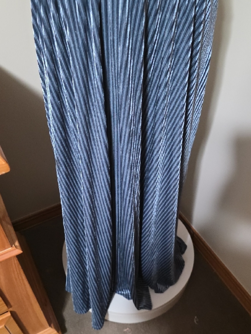 Simplee Apparel Blue Pleated Velvet V-Neck Maxi Dress - Picture 3 of 9